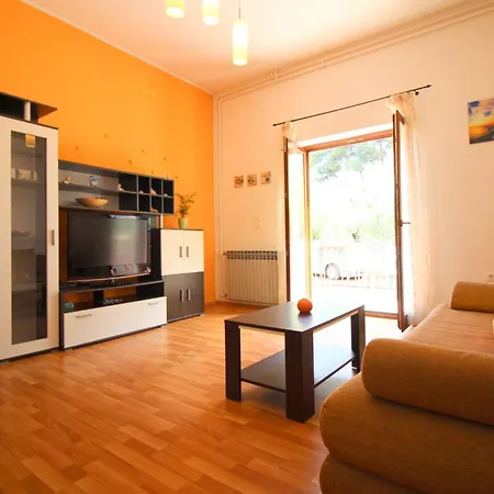 Apartment Ema In Ruhiger Lage Mit Parkplatz Im Hof