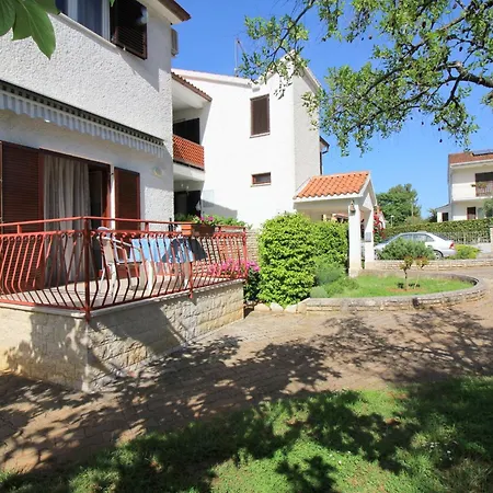 Apartment Ema In Ruhiger Lage Mit Parkplatz Im Hof Porec