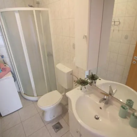 Ema In Ruhiger Lage Mit Parkplatz Im Hof Apartment *